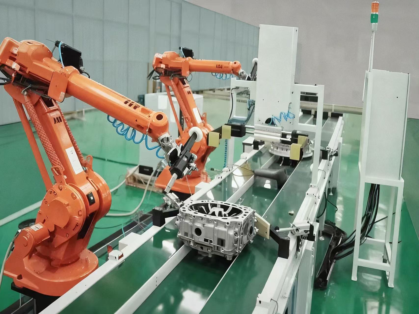 南京新控铸件打磨机器人实战应用解析：汽车零部件打磨实践